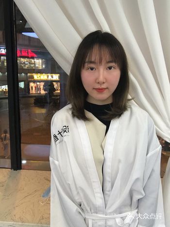 锁骨发主要修饰脸型、提高颜值并且不经意间对脖子线条进
