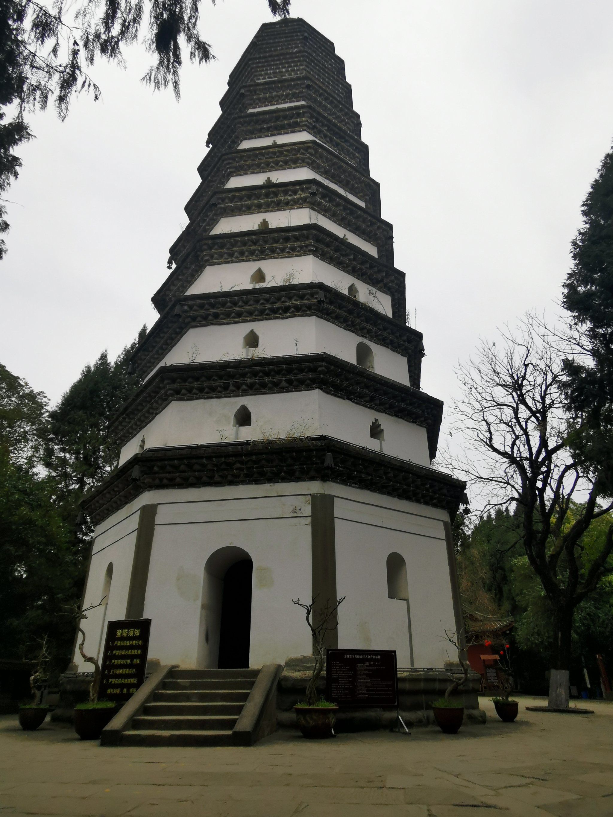 来阆中不上白塔山算白来了