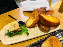 蒜香法棍佐秘制鸡肝酱-小隐(淮海路店)