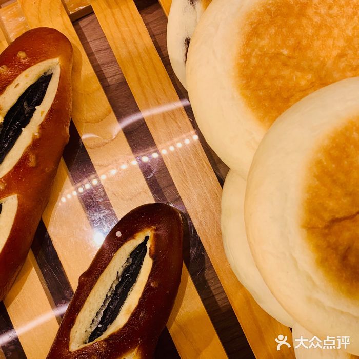 天井·丑面包搭咖啡碱水墨鱼肠图片