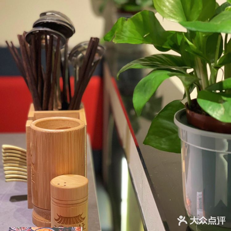 深圳跷脚牛肉领导者｜冯四孃开到国贸商圈啦！