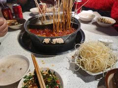 鸳鸯锅-钢管厂五区小郡肝串串香(蜀都万达店)