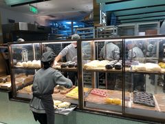 面包甜点陈列柜-奈雪的茶(亨特国际广场店)