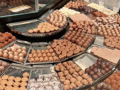 -Laderach 莱德拉(上海环贸iapm店)