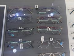 -光明眼镜·蔡司授权(徐泾店)
