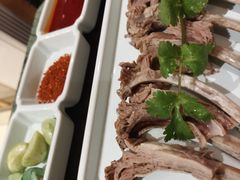 小份的手抓羊肉。-东方亚克西餐厅(西康路店)