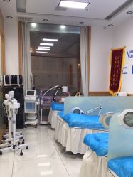 -靓芙泉专研痘痘肌