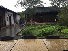 -田园东方蜜桃村的田野营地