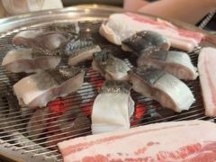 -围炉肉舍•炭烤活鳗•丹东海鲜烤肉(步行街店)