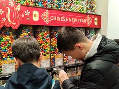 -m豆巧克力世界(上海世茂广场店)