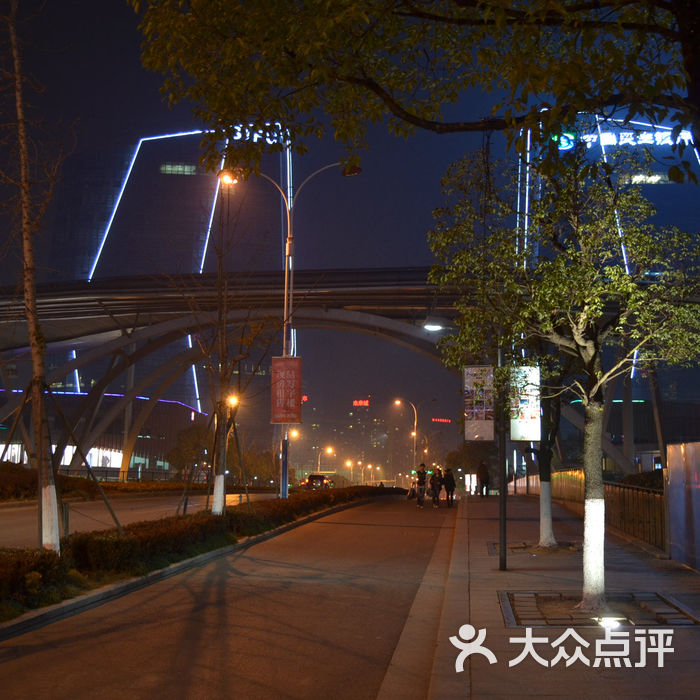 圆融星座购物中心