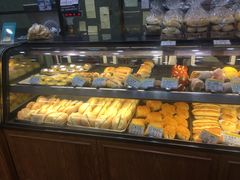 面包甜点陈列柜-赞记龙凤礼饼(广州市二宫向群宾馆店)