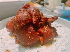 招牌脆皮糯猪手-姚姚酸菜鱼·金戈戈香港豉油鸡(喜荟城联名店)