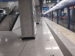 -体育场(地铁站)