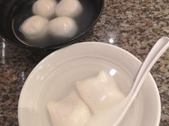 黑芝麻汤团-七宝老街汤团(上海世纪汇广场店)