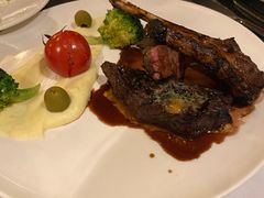 碳烤菲力牛排配土豆泥及红酒汁-WOLFGANG PUCK KITCHEN & BAR(迪士尼小镇店)