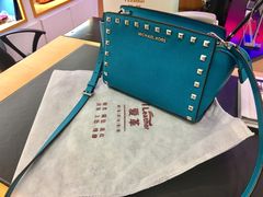 -爱革·奢品·鞋包·衣物·家居(金桥国际商业广场店)