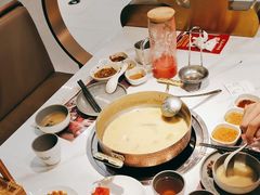 -洪氏嗨捞·广东猪肚鸡·椰子鸡火锅(西咸万象城店)