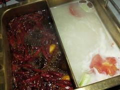 -尚尚仙·酸汤猪手·猪肚鸡火锅(华联万柳购物中心店)