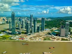 -珠海瑞吉酒店游泳池