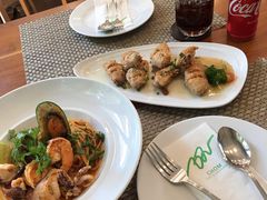 -Chom Cafe and Restaurant