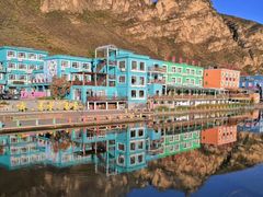 -百里峡七彩艺术小镇