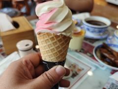 甜筒冰激凌-捷信牛奶甜品世家(学府店)