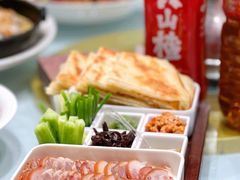 大饼卷一切-沽上民肴·海鲜锅贴·天津菜(福州道鸿正家园店)