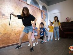 -猴有戏教育戏剧·音乐剧·主持口才·演讲朗诵辩论(环球港华师大校区)