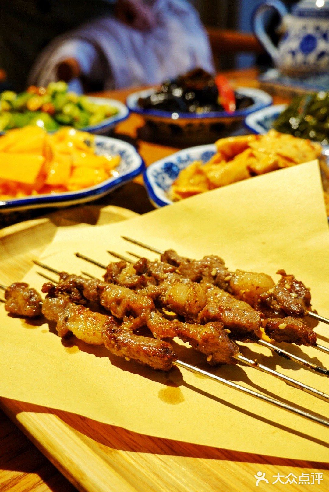 来网红店挑战超级牛大碗，干饭人干出一碗公益面