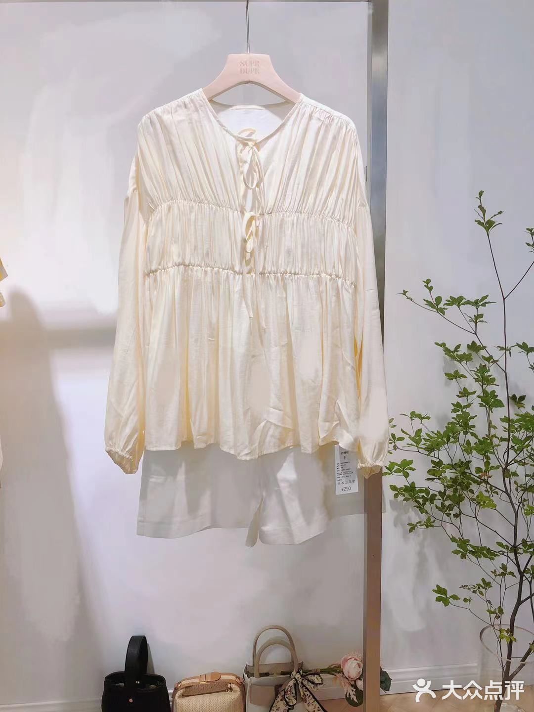 上海这家服装店是不是会偷钱❓