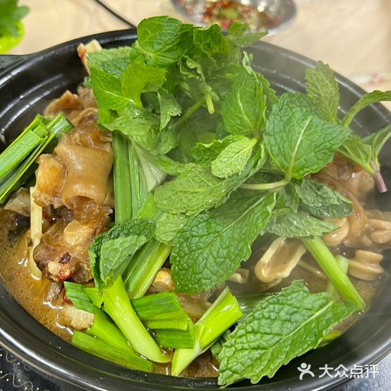 波记特色羊蹄馆