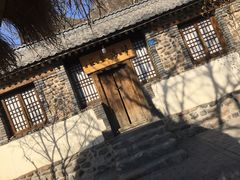 -百里峡七彩艺术小镇