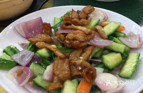Pork Neck Meat Stir-fried with Loofah