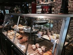 面包甜点陈列柜-TIMO COFFEE 阿拉校园面包