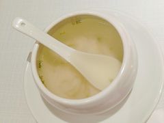 酸辣乌鱼蛋汤-悦融琥珀·京鲁菜·海味珍品(西单店)
