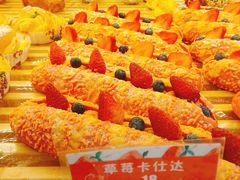 草莓卡仕达-面包新语(龙湖·西宸天街店)