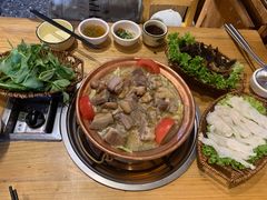 -阿婆情腊排骨火锅(金虹路店)