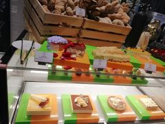 -飨食汇全日制餐厅·昆山皇冠假日酒店(九方店)