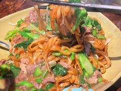 湿炒牛河-胡须佬鸡煲四季火锅(海雅缤纷城店)