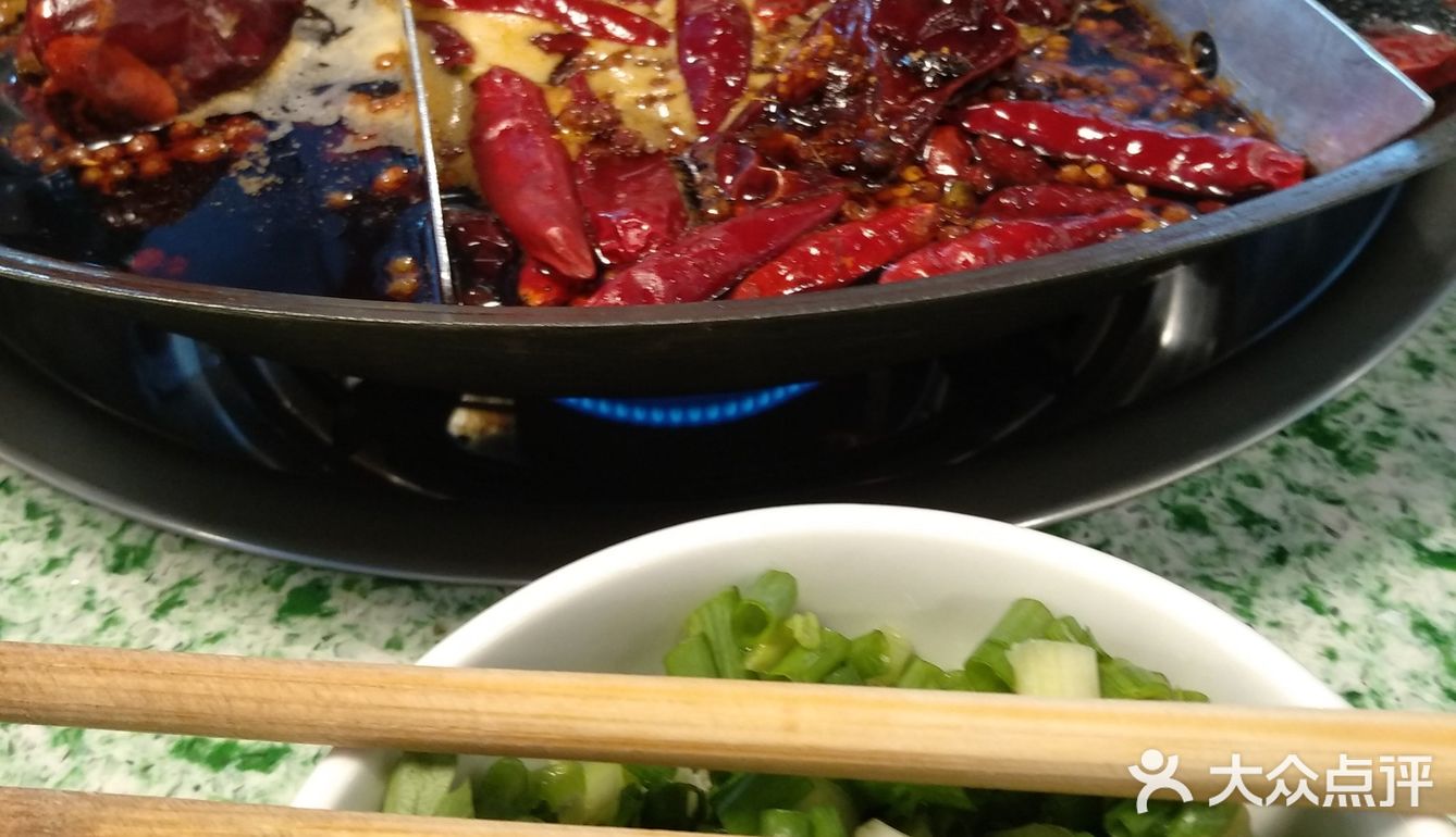 服务还是不错的，上来就送擦手巾，上菜也很快速