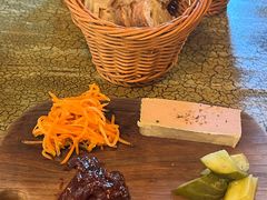 No1&nbsp;自家鹅肝酱配酸菜和冈冈法棍-羽深肉铺 Steak & Wine