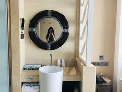 -皇马海口湾海景酒店(万绿园秀英港店)