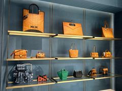 -百年港湾奥特莱斯(香炉礁店)