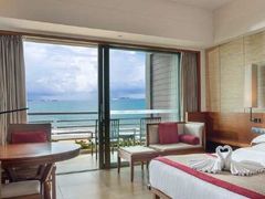 -三亚湾海居铂尔曼度假酒店