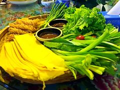山东煎饼小葱-闯关东东北农家菜(崂山石老人店)