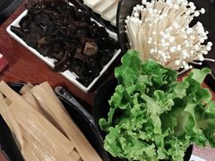 -重庆爽翻天老火锅(临平万达广场店)