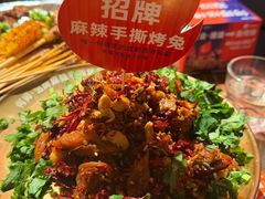 -何师烧烤·小龙虾·江湖川菜·精酿啤酒(成温店)