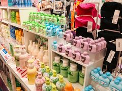 -名创优品(北京新中关购物中心地铁层店)