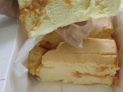 流心咸蛋黄蛋糕-汤姆大师傅鲜香牛肉饼(深圳保利文化广场店)